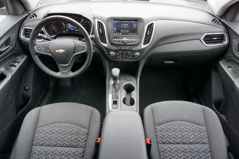 Chevrolet Equinox Vehicle Full-screen Gallery Image 32
