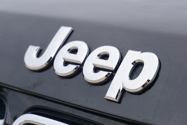 2018 Jeep Grand Cherokee 4WD Limited image 11