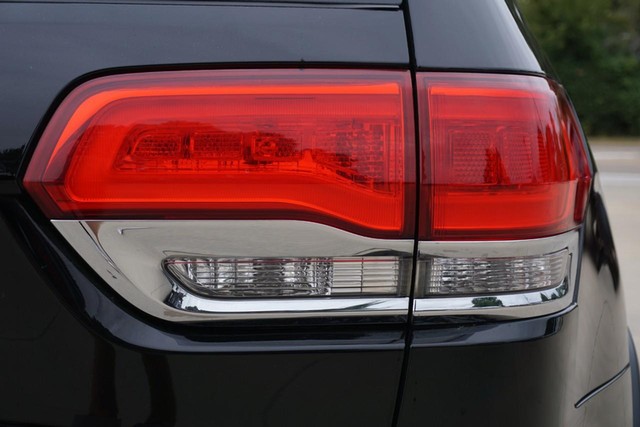 2018 Jeep Grand Cherokee 4WD Limited image 17