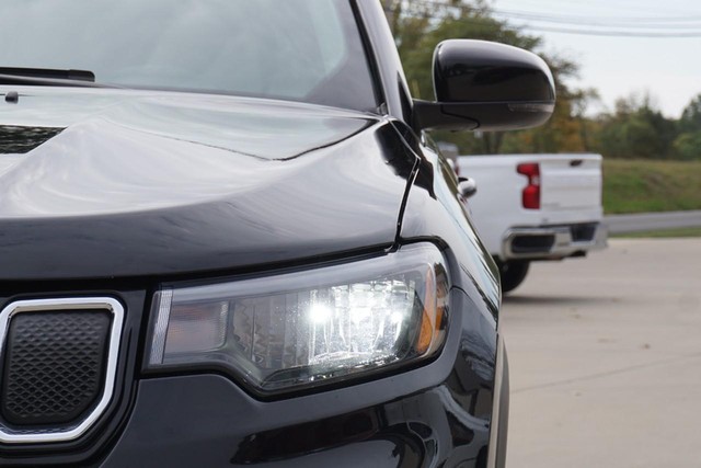 2022 Jeep Compass 4WD Limited image 10