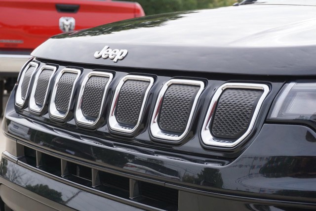 2022 Jeep Compass 4WD Limited image 12