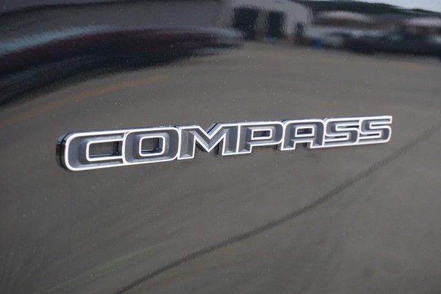2022 Jeep Compass 4WD Limited image 13