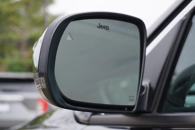 2022 Jeep Compass 4WD Limited image 17