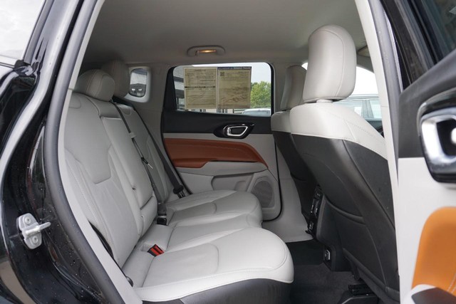 2022 Jeep Compass 4WD Limited image 28