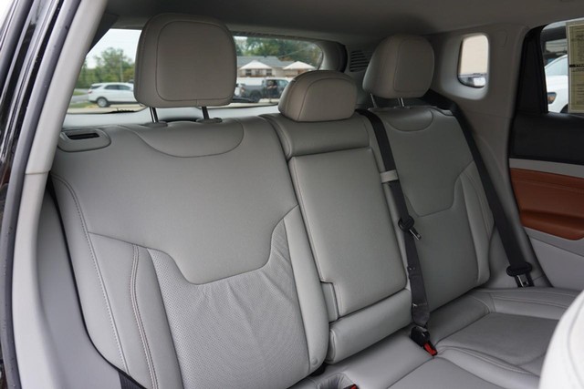 2022 Jeep Compass 4WD Limited image 29