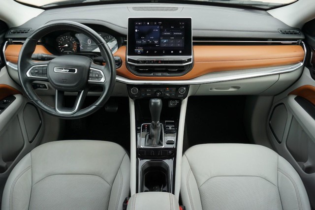 2022 Jeep Compass 4WD Limited image 32
