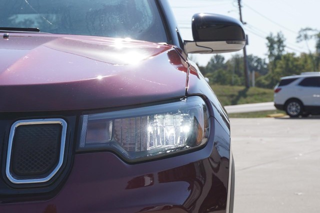 2022 Jeep Compass 4WD Limited image 10
