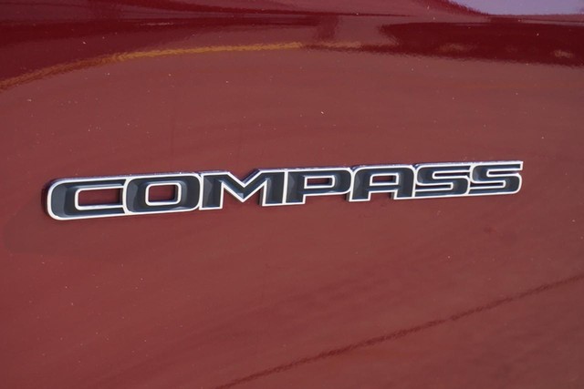 2022 Jeep Compass 4WD Limited image 12