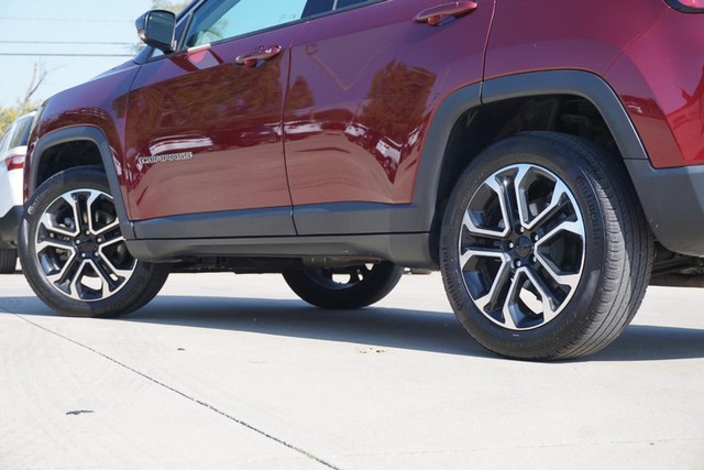 2022 Jeep Compass 4WD Limited image 14