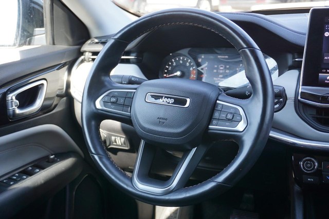 2022 Jeep Compass 4WD Limited image 32