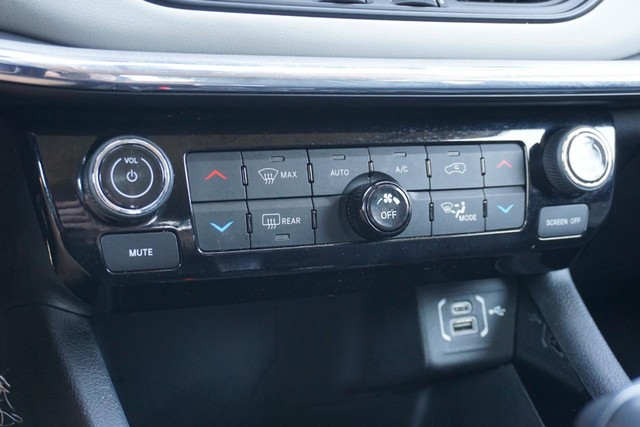 2022 Jeep Compass 4WD Limited image 41
