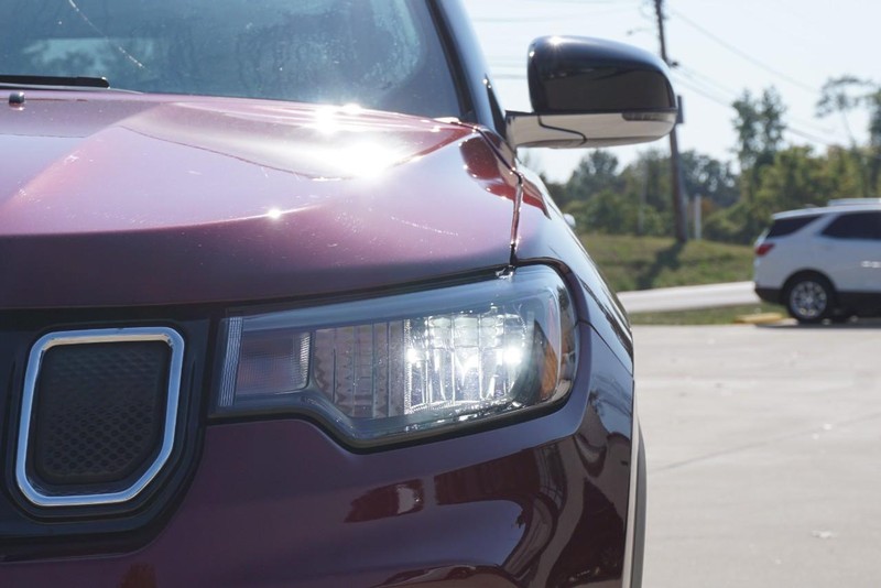 Jeep Compass Vehicle Full-screen Gallery Image 10