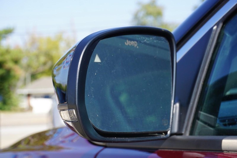 Jeep Compass Vehicle Full-screen Gallery Image 16