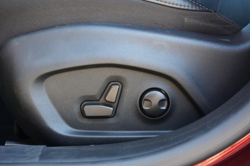 Jeep Compass Vehicle Full-screen Gallery Image 23