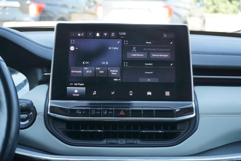 Jeep Compass Vehicle Full-screen Gallery Image 33