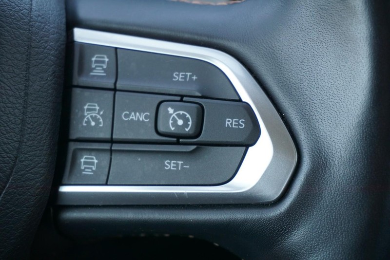 Jeep Compass Vehicle Full-screen Gallery Image 36