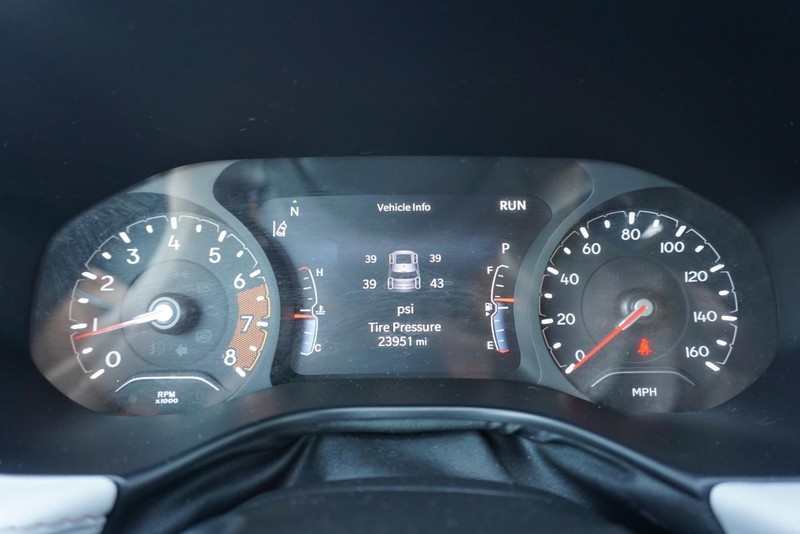 Jeep Compass Vehicle Full-screen Gallery Image 37