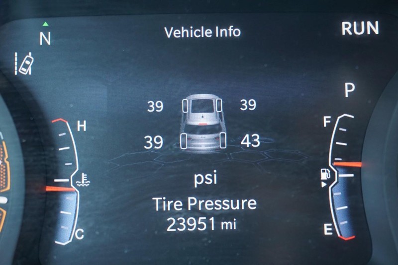 Jeep Compass Vehicle Full-screen Gallery Image 38