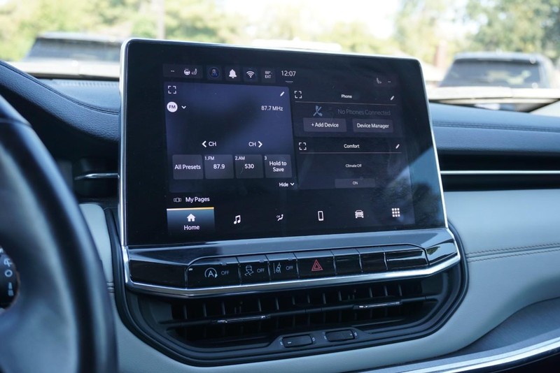 Jeep Compass Vehicle Full-screen Gallery Image 39