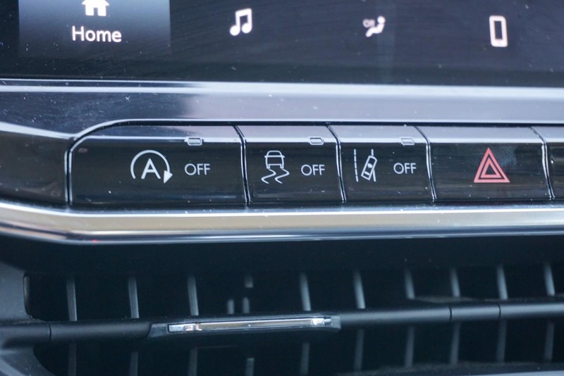 Jeep Compass Vehicle Full-screen Gallery Image 40