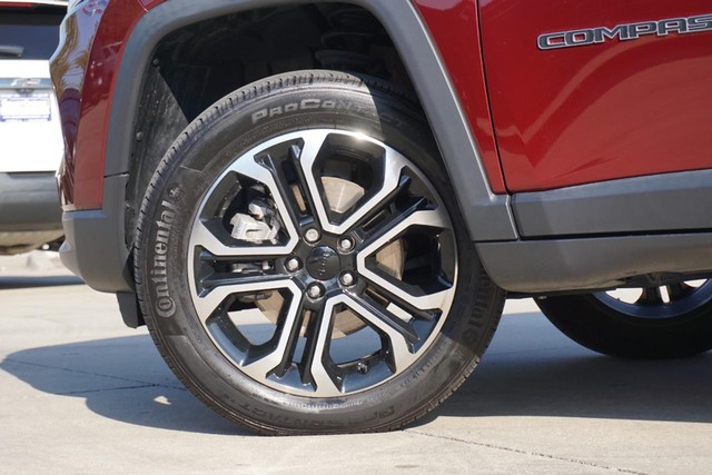 2022 Jeep Compass 4WD Limited image 14