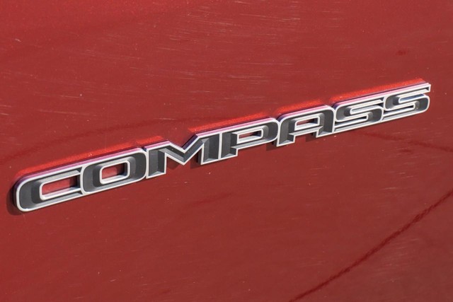 2022 Jeep Compass 4WD Limited image 16