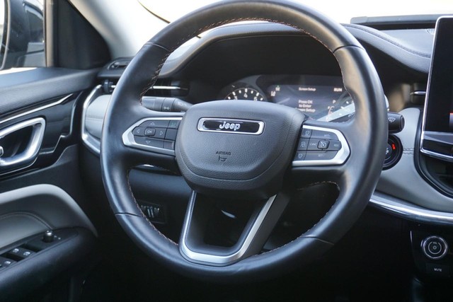 2022 Jeep Compass 4WD Limited image 32