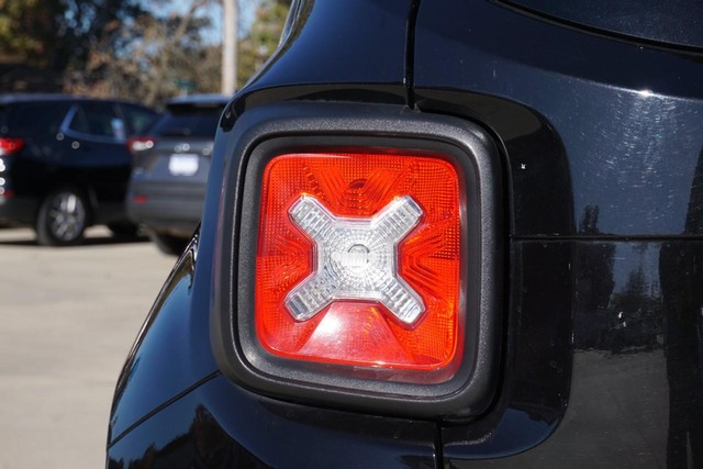 2022 Jeep Renegade 4WD Altitude image 16