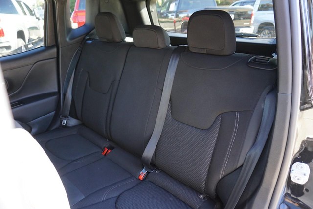 2022 Jeep Renegade 4WD Altitude image 23