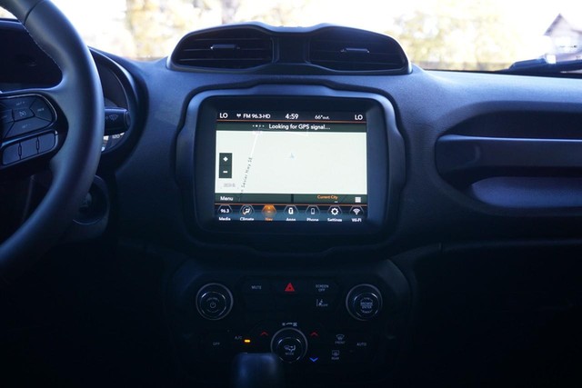 2022 Jeep Renegade 4WD Altitude image 30