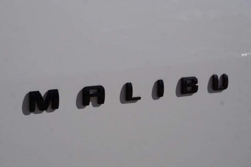 Chevrolet Malibu Vehicle Full-screen Gallery Image 16