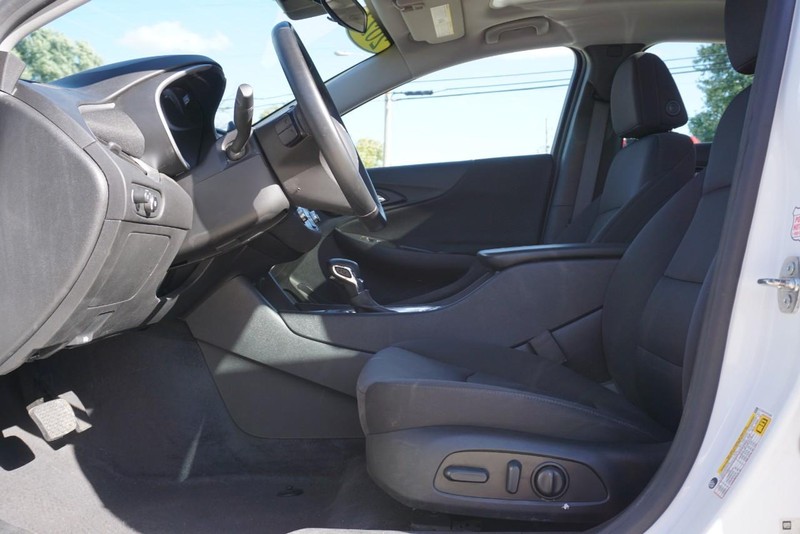 Chevrolet Malibu Vehicle Full-screen Gallery Image 20