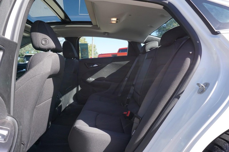 Chevrolet Malibu Vehicle Full-screen Gallery Image 23