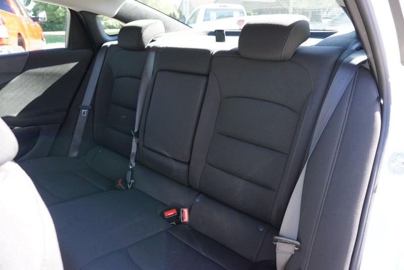 Chevrolet Malibu Vehicle Full-screen Gallery Image 24