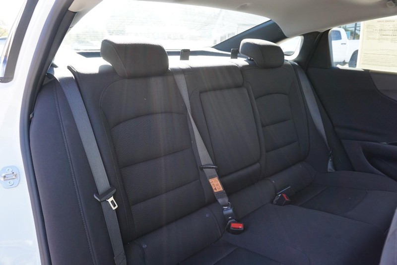 Chevrolet Malibu Vehicle Full-screen Gallery Image 26