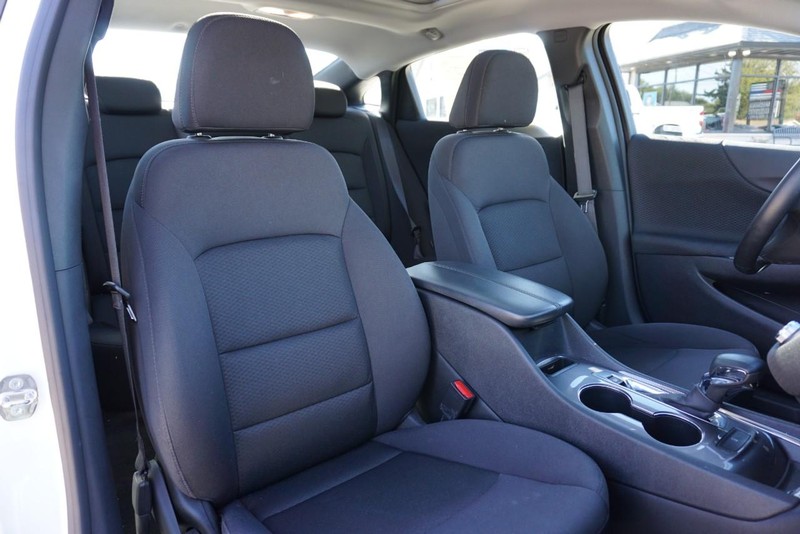 Chevrolet Malibu Vehicle Full-screen Gallery Image 28