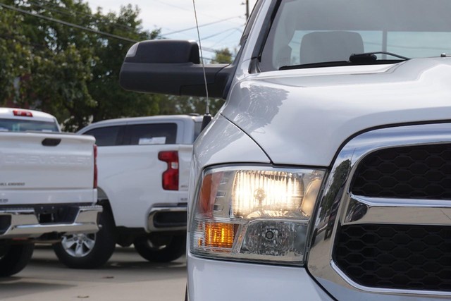 2016 Ram 1500 2WD SLT Quad Cab image 09