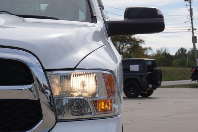 2016 Ram 1500 2WD SLT Quad Cab image 10