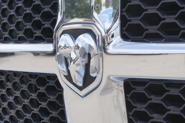 2016 Ram 1500 2WD SLT Quad Cab image 11