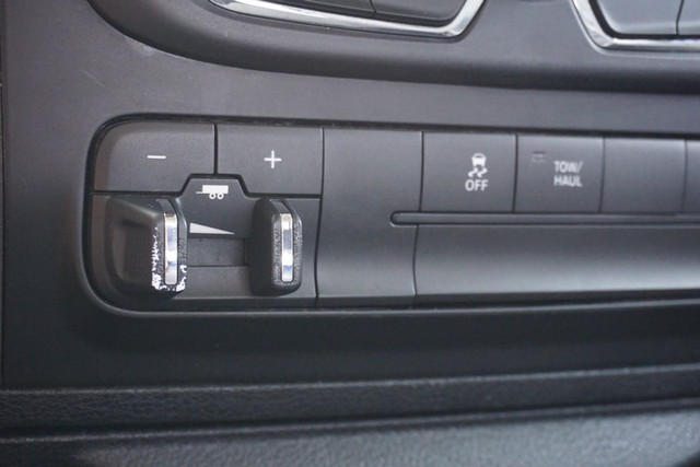 2016 Ram 1500 2WD SLT Quad Cab image 39