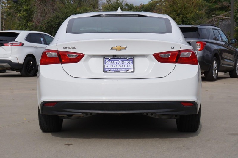 Chevrolet Malibu Vehicle Full-screen Gallery Image 04