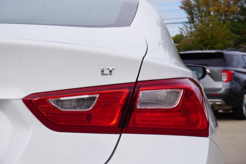 Chevrolet Malibu Vehicle Full-screen Gallery Image 10