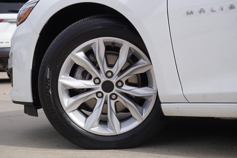 Chevrolet Malibu Vehicle Full-screen Gallery Image 14