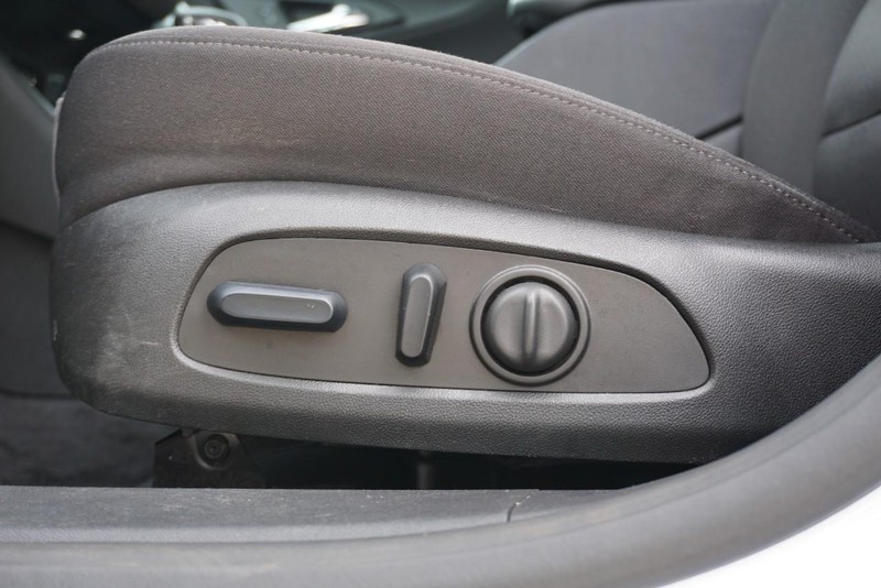 Chevrolet Malibu Vehicle Full-screen Gallery Image 16