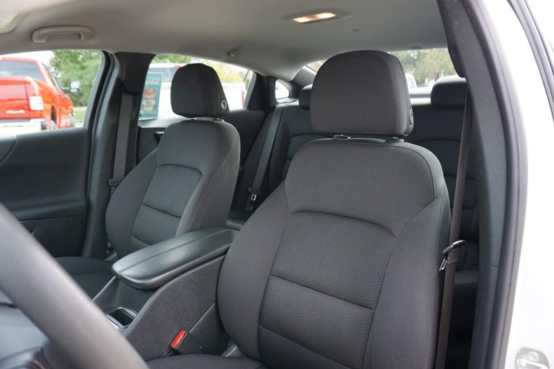 Chevrolet Malibu Vehicle Full-screen Gallery Image 17