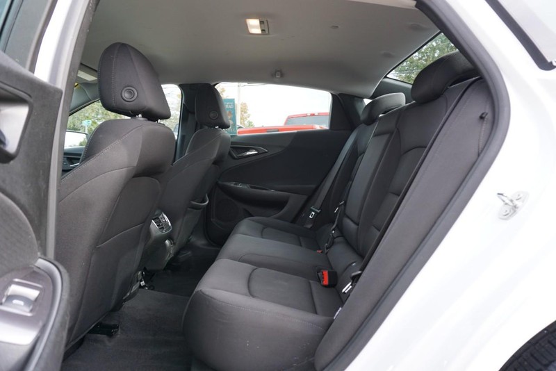 Chevrolet Malibu Vehicle Full-screen Gallery Image 18