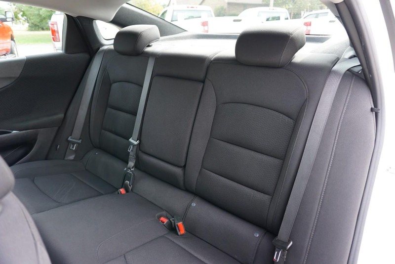 Chevrolet Malibu Vehicle Full-screen Gallery Image 19