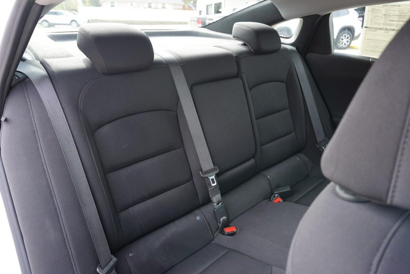 Chevrolet Malibu Vehicle Full-screen Gallery Image 21