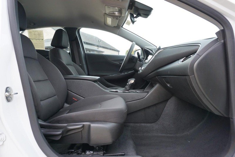 Chevrolet Malibu Vehicle Full-screen Gallery Image 22