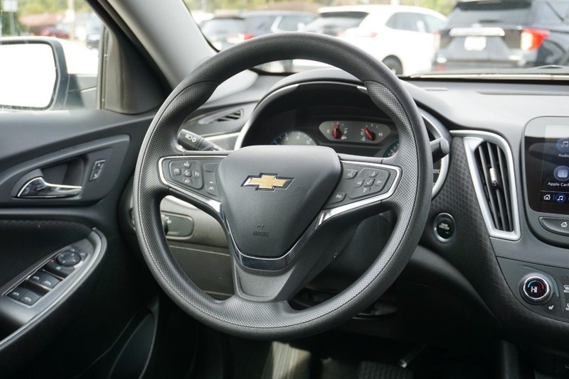 Chevrolet Malibu Vehicle Full-screen Gallery Image 25